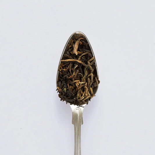 紅茶の賞味期限はどれくらい?期限が切れても使い道はたくさんある!|KUMOSUKI〜雲透〜