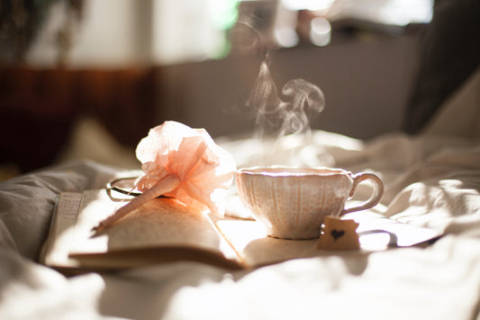 紅茶で目覚める朝〜紅茶の健康効果と朝のリラックスタイム〜｜雲透〜KUMOSUKI〜